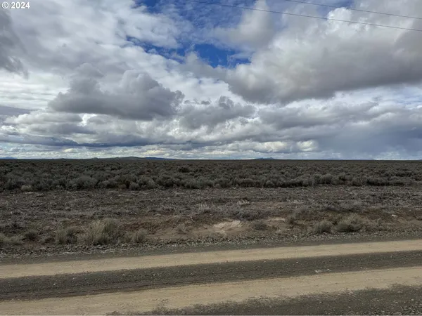 a view of a yard with an empty space