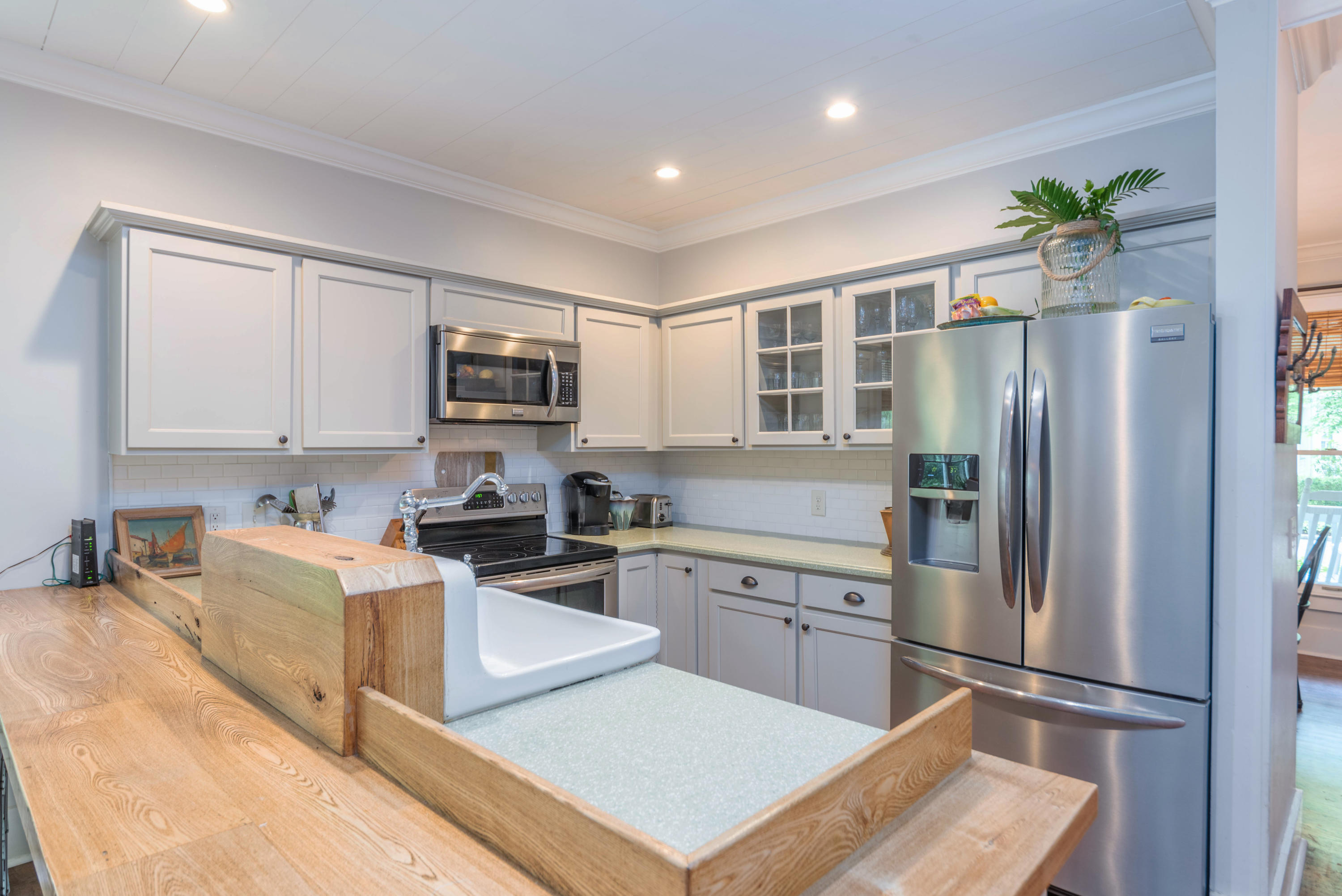 40 Newpoint Road Beaufort, SC 29907 - Photo 22 of 50 KitchenSeating