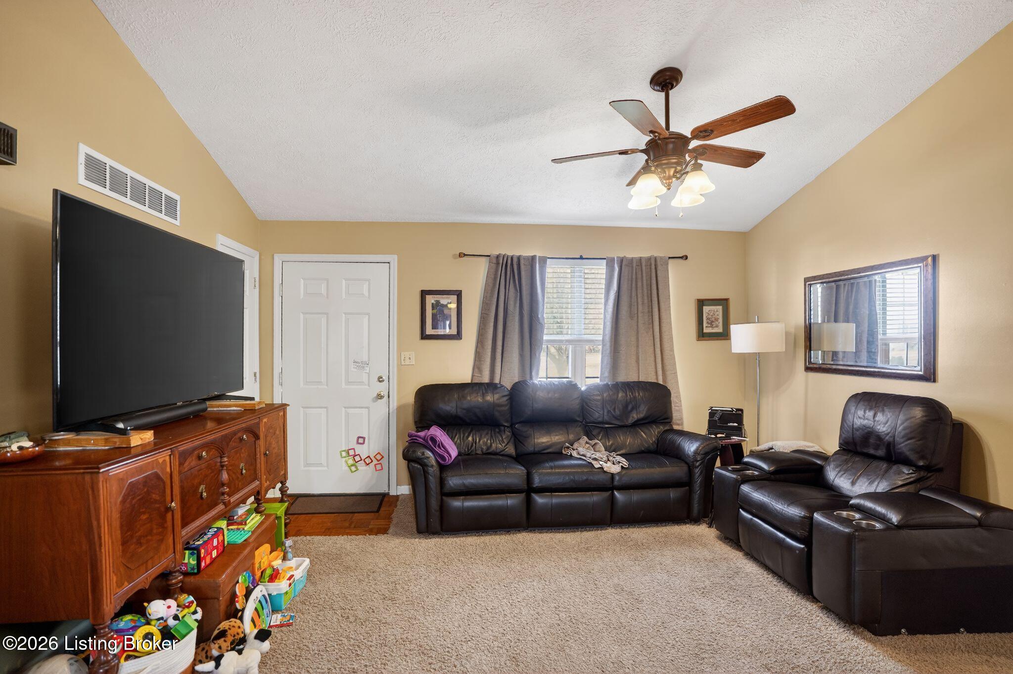 209 Signal Ridge Road Frankfort, KY 40601 - Photo 4 of 15 04_209_Signal_Ridge_Rd_Frankfort_KY_4060