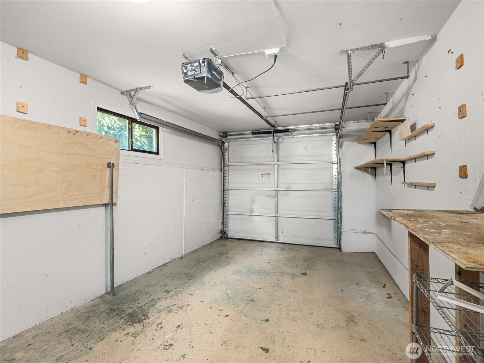 3928 South Pilgrim Street Seattle, WA 98118 - Photo 22 of 27 a view of a garage