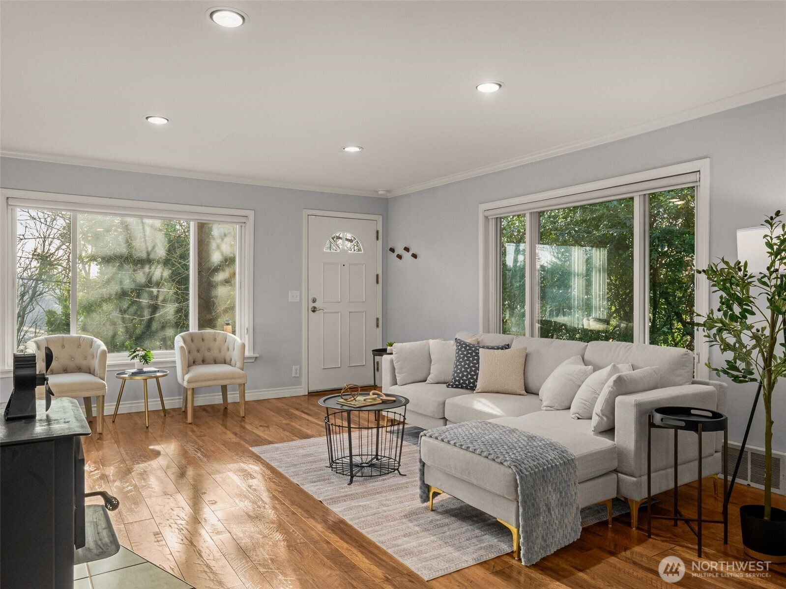 3928 South Pilgrim Street Seattle, WA 98118 - Photo 4 of 27 a living room with furniture and a large window