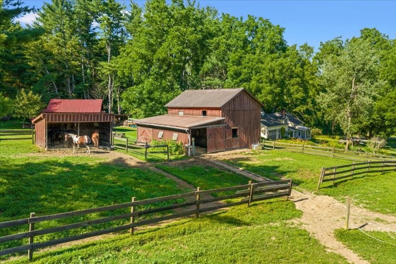41 Tiona Road Maine, NY 13802 - Photo 3 of 50