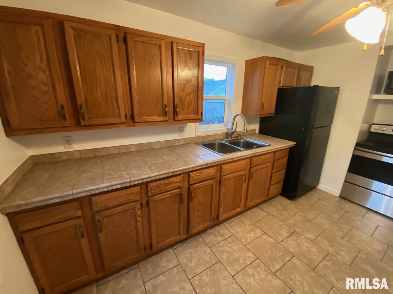 2512 East Keys Avenue Springfield, IL 62702 - Photo 8 of 41
