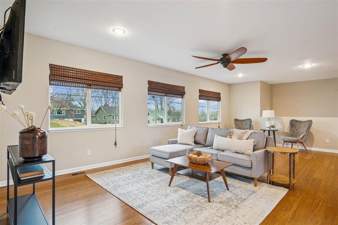 2944 Oakland Road Northeast Cedar Rapids, IA 52402 - Photo 10 of 29 Gallery Image 10