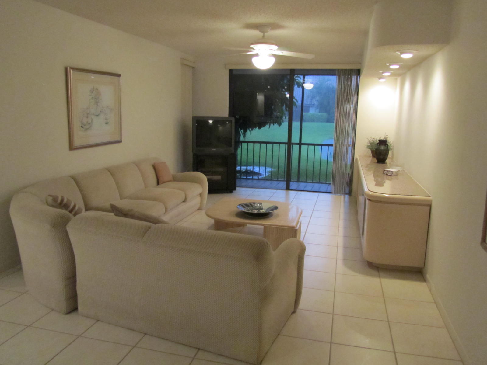 7875 La Mirada Drive Boca Raton, FL 33433 - Photo 5 of 16 Living room