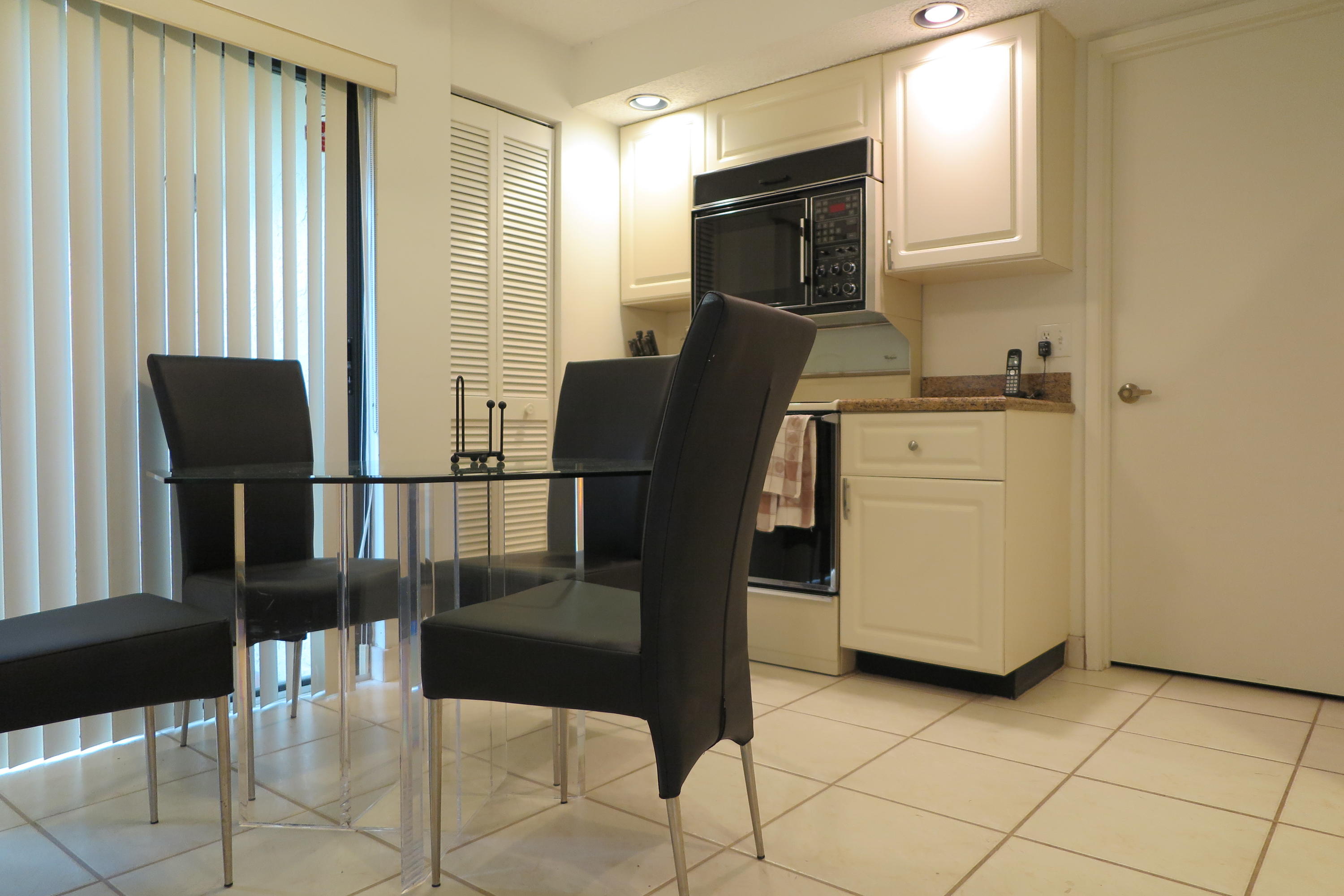 7875 La Mirada Drive Boca Raton, FL 33433 - Photo 9 of 16 Breakfast area