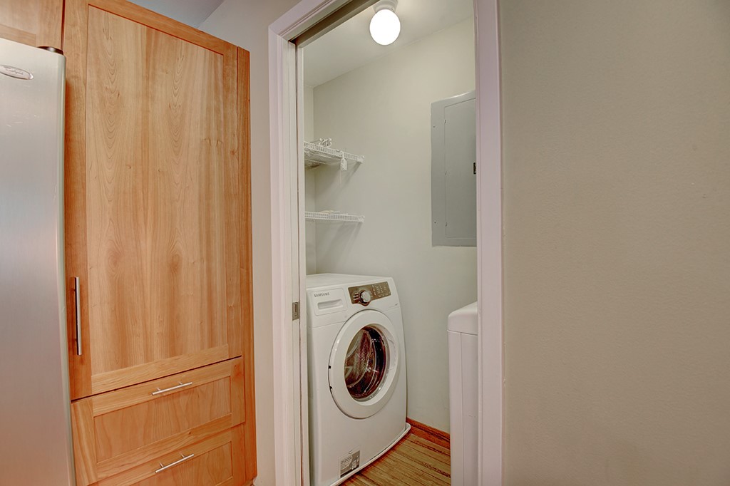 40 North Interstate Highway 35, Unit 2C2 Austin, TX 78701 - Photo 11 of 35 a utility room with dryer and washer
