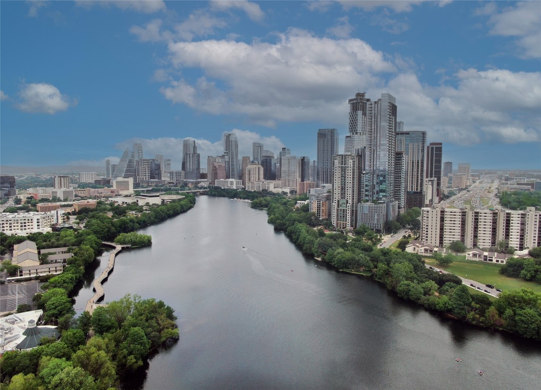 40 North Interstate Highway 35, Unit 2C2 Austin, TX 78701 - Photo 25 of 35 a view of a city with lots of buildings