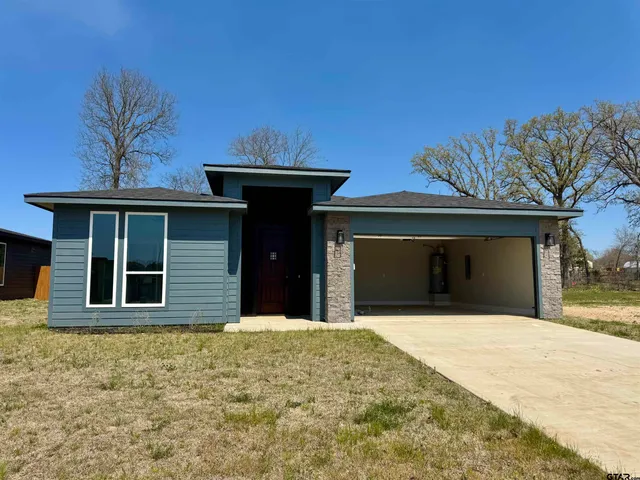 $2,250 | 15614 Garden Lane, Lindale, TX 75771
