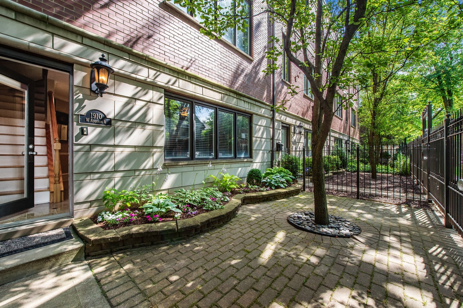 1910 West Addison Street, Unit A Chicago, IL 60613 - Photo 1 of 24 Gallery Image 1