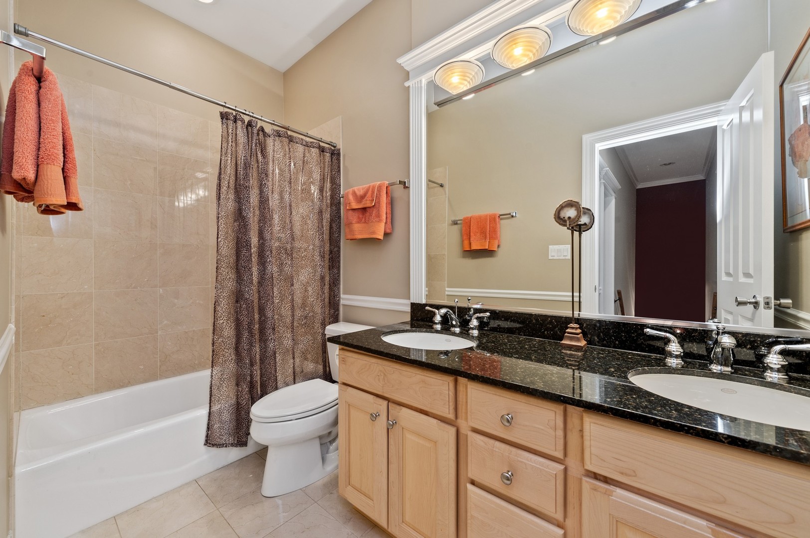 1910 West Addison Street, Unit A Chicago, IL 60613 - Photo 14 of 24 Gallery Image 14