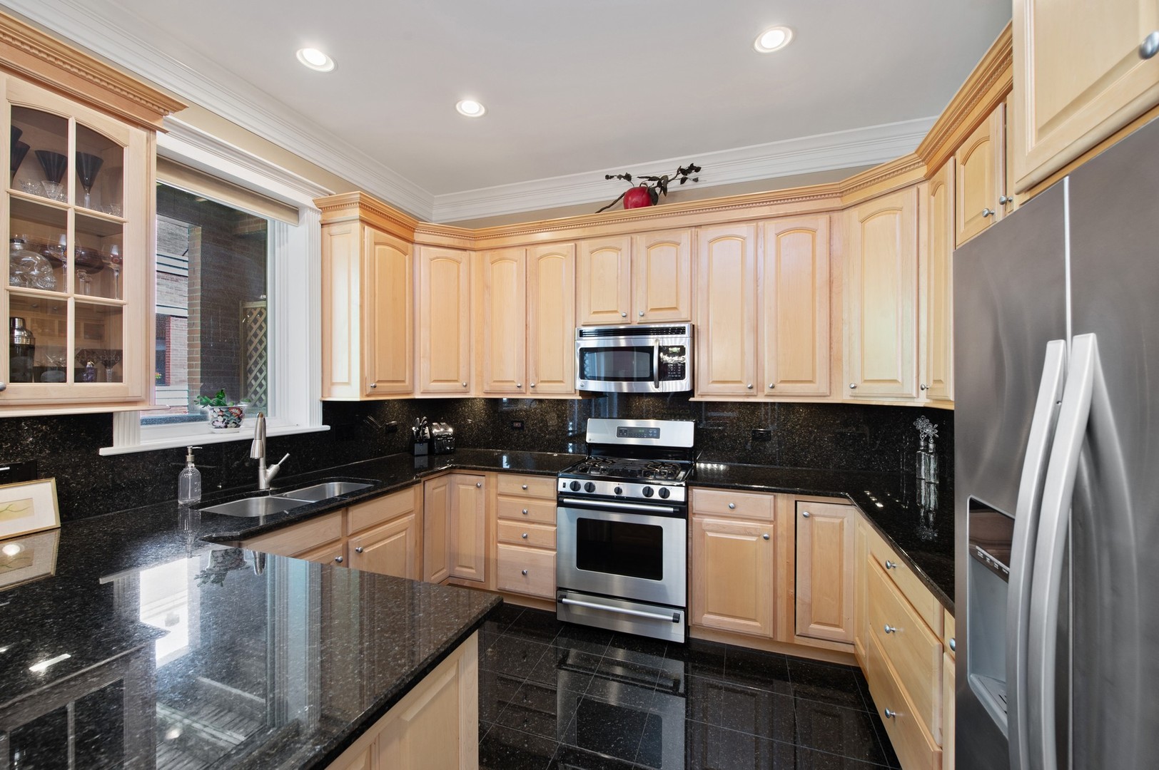 1910 West Addison Street, Unit A Chicago, IL 60613 - Photo 7 of 24 Gallery Image 7