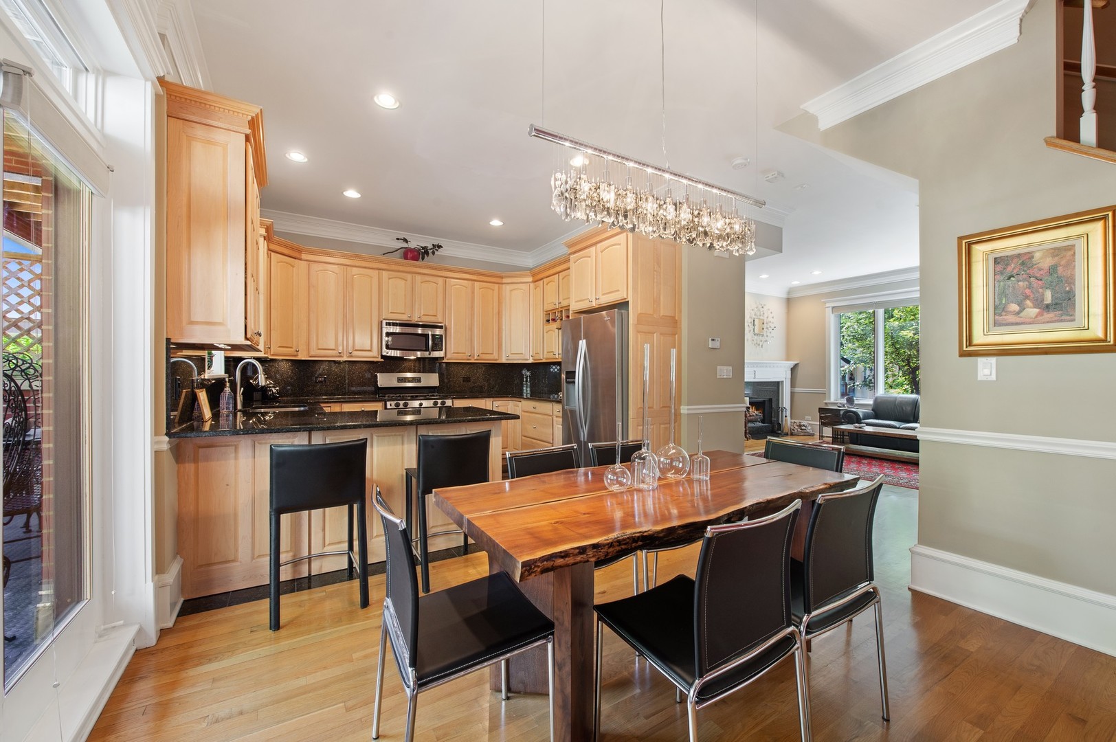 1910 West Addison Street, Unit A Chicago, IL 60613 - Photo 9 of 24 Gallery Image 9