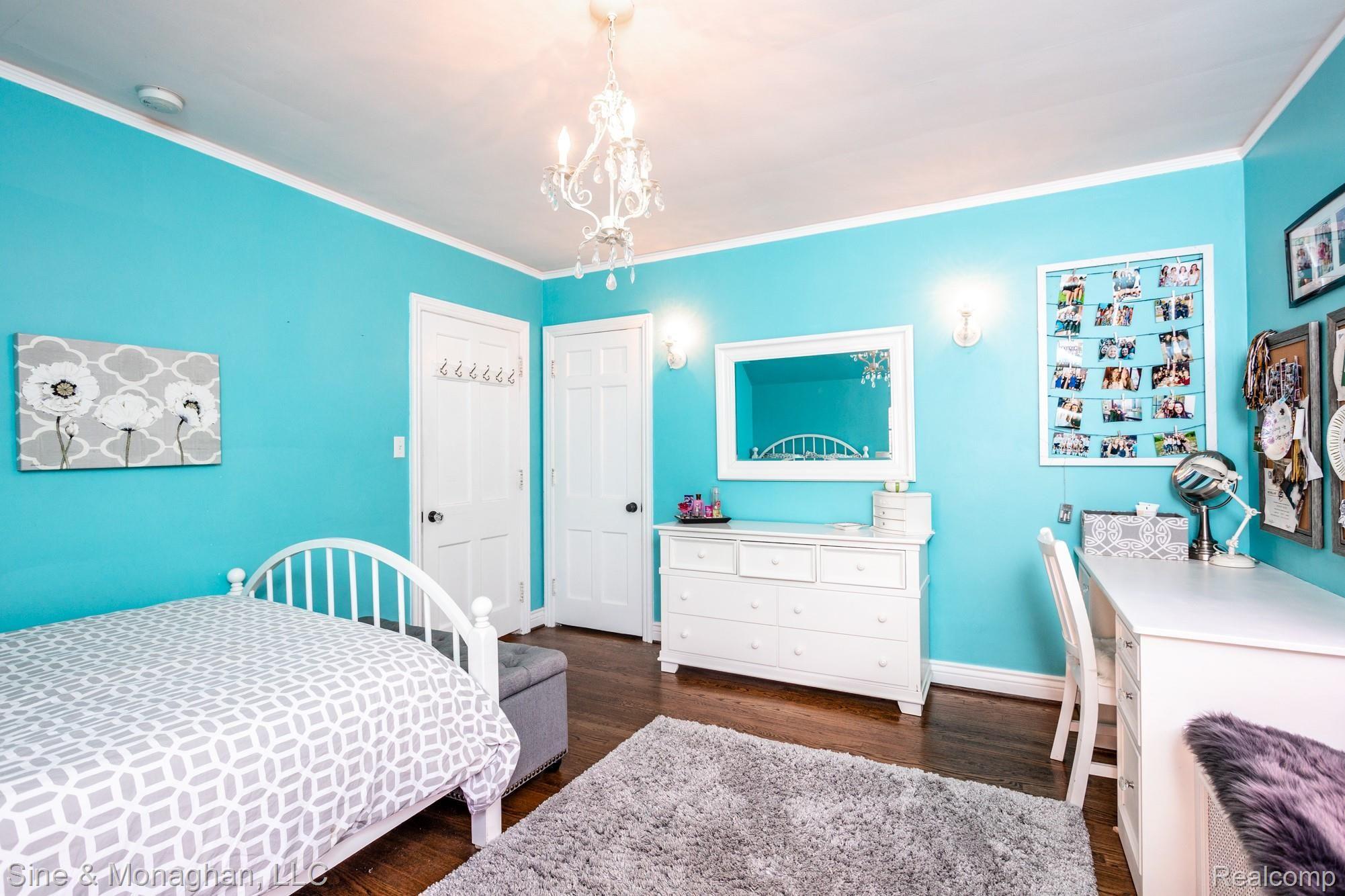 594 Rivard Boulevard Grosse Pointe, MI 48230 - Photo 37 of 79 594 Rivard S035.jpg