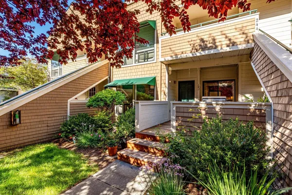$359,000 | 901 Russell Avenue, Unit 143, Santa Rosa, CA 95403