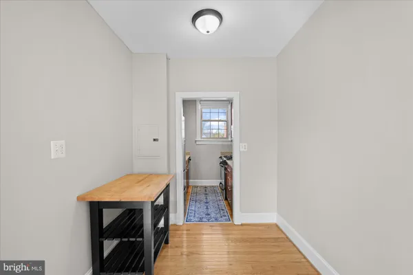 a view of livingroom with furniture