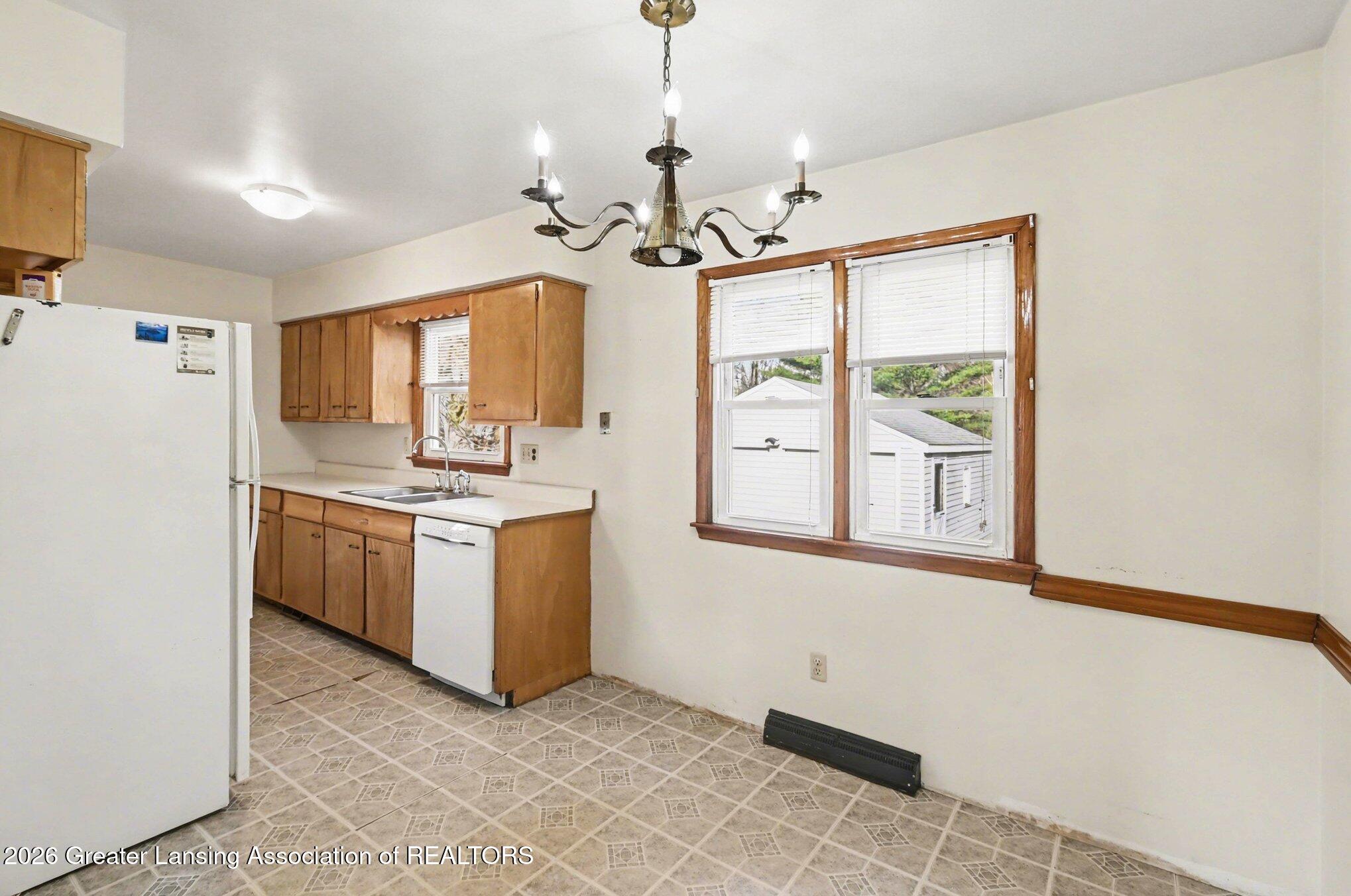 6253 Hilliard Road Lansing, MI 48911 - Photo 8 of 28 008_file_2426