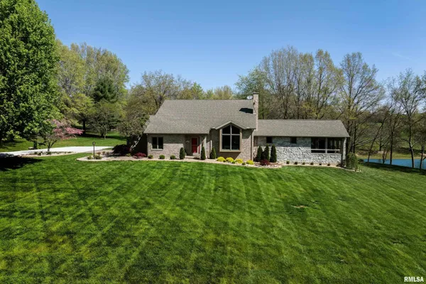 $542,000 | 4729 Hidden Cove Road, Quincy, IL 62305
