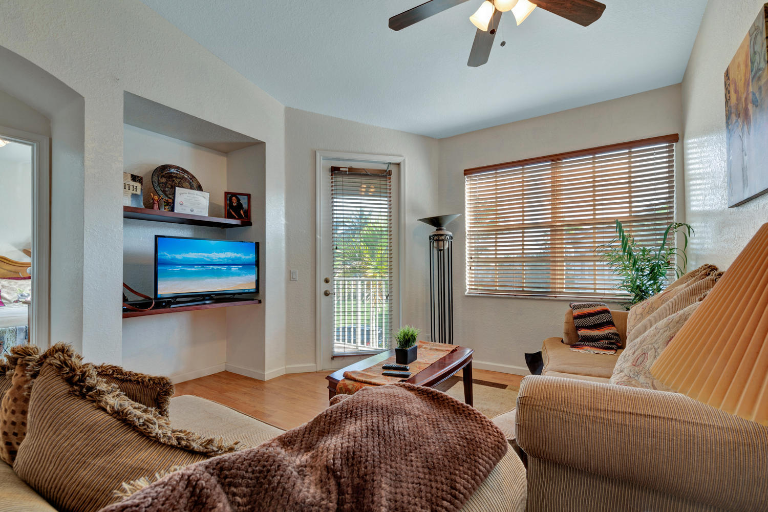 3001 Laurel Ridge Circle Riviera Beach, FL 33404 - Photo 7 of 21 VOLUME CEILINGS