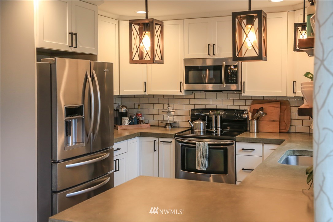 16856 Mountain View Road Mount Vernon, WA 98274 - Photo 6 of 25 Gallery Image 6