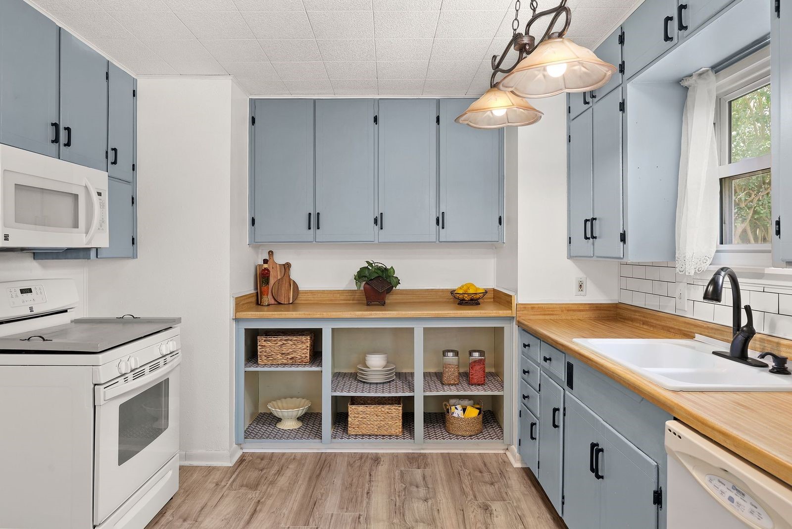 3805 Meadowlake Road Pasadena, TX 77503 - Photo 6 of 16 A Closer Look at this Kitchen with Lots of Counter & Cabinet Space
