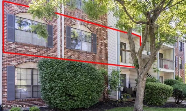 a street sign on the side of a building