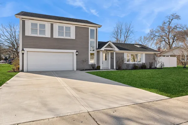 $769,900 | 1370 Northmoor Court, Northbrook, IL 60062