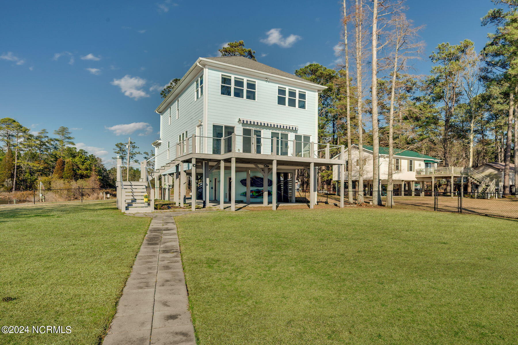 855 Island View Road Bath, NC 27808 - Photo 11 of 81 855 island view outside6