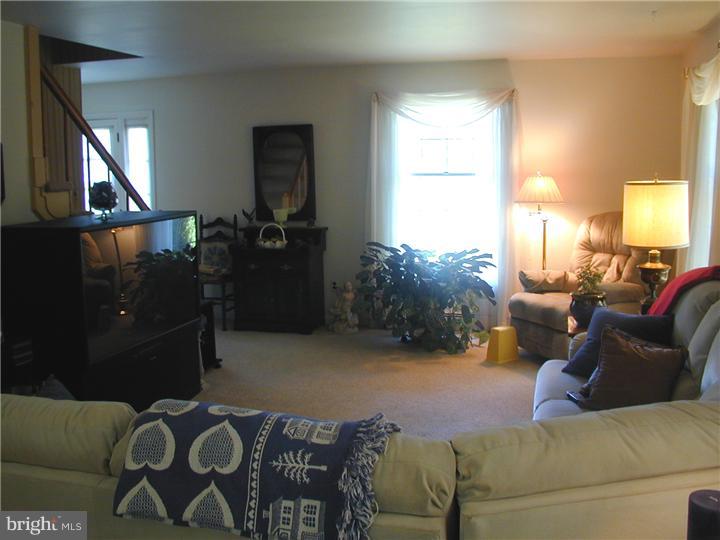 465 Godshall Road Souderton, PA 18964 - Photo 11 of 19 Living Room