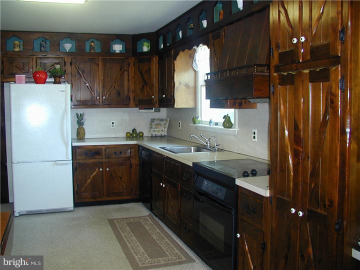 465 Godshall Road Souderton, PA 18964 - Photo 3 of 19 Kitchen