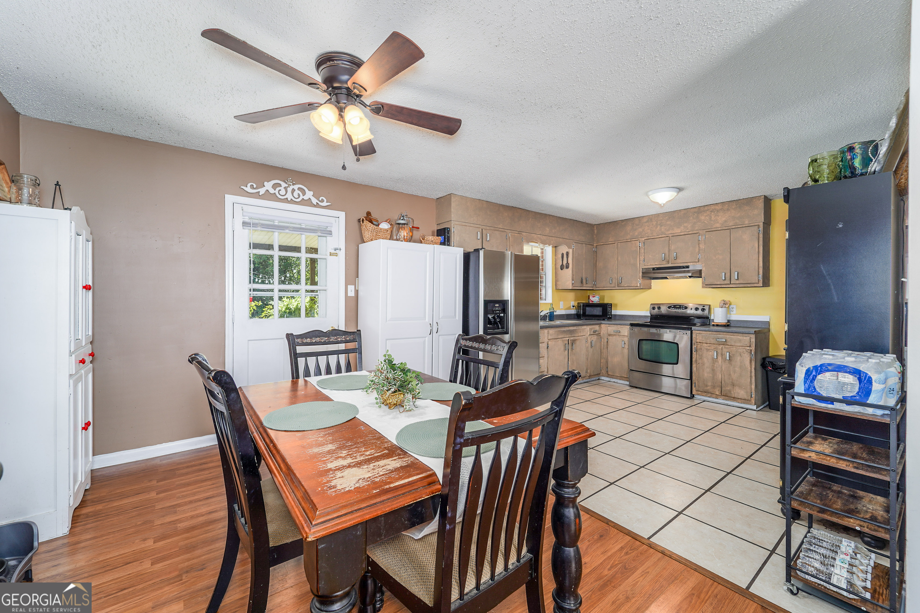 420 Jackson Street Blackshear, GA 31516 - Photo 21 of 31 a view of a dining room with furniture and a chandelier