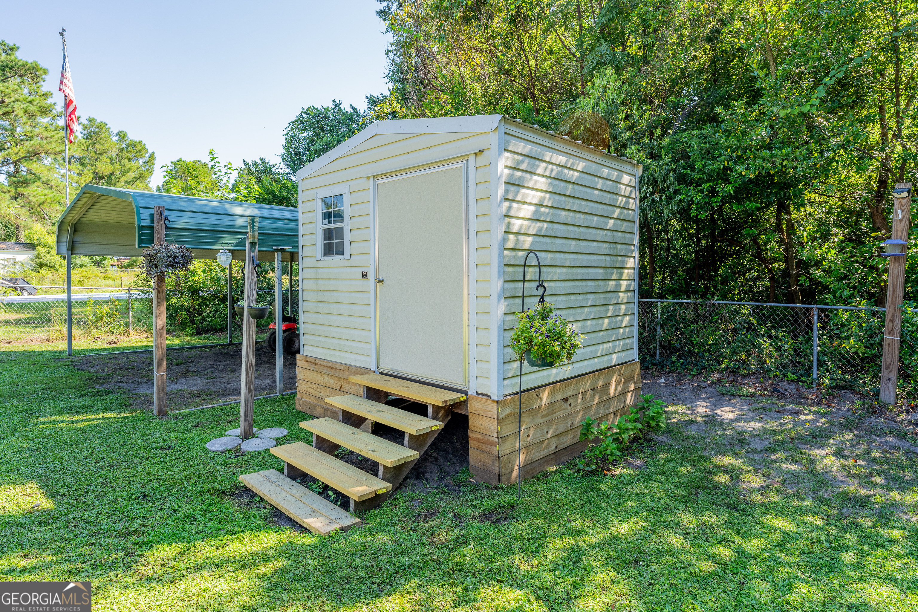 420 Jackson Street Blackshear, GA 31516 - Photo 6 of 31 a garden view with a backyard