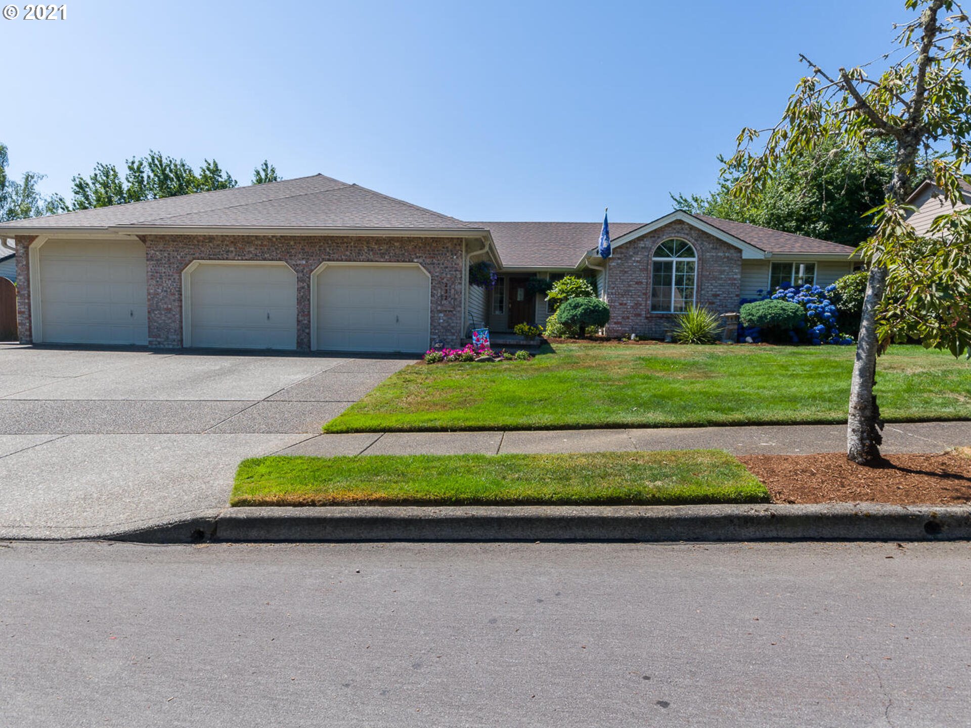 232 Southwest Gabbert Road Gresham, OR 97080 - Photo 1 of 32 Gallery Image 1