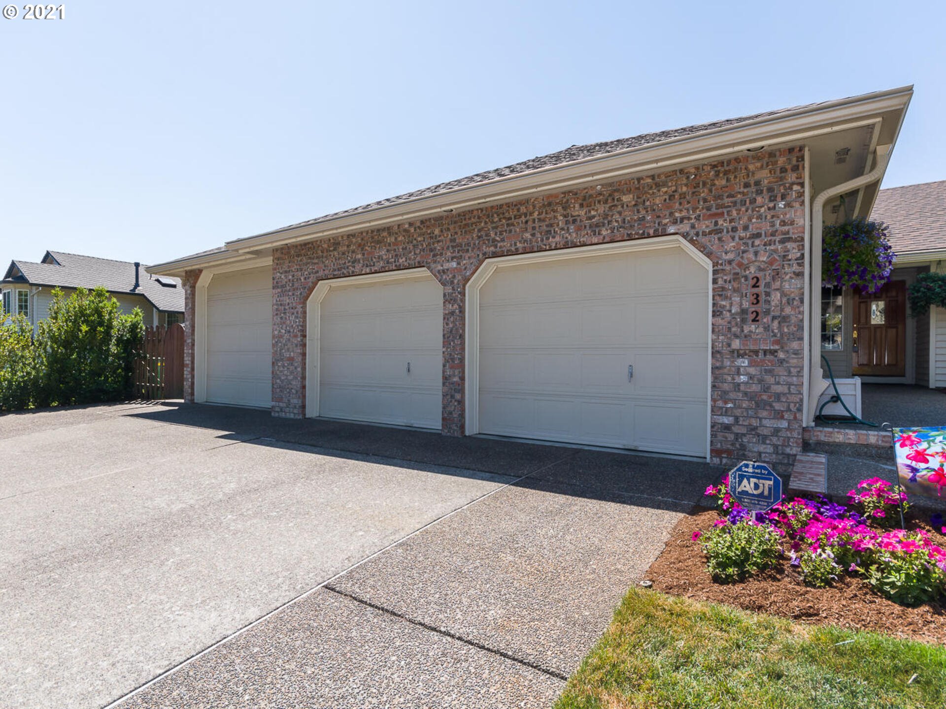 232 Southwest Gabbert Road Gresham, OR 97080 - Photo 2 of 32 Gallery Image 2