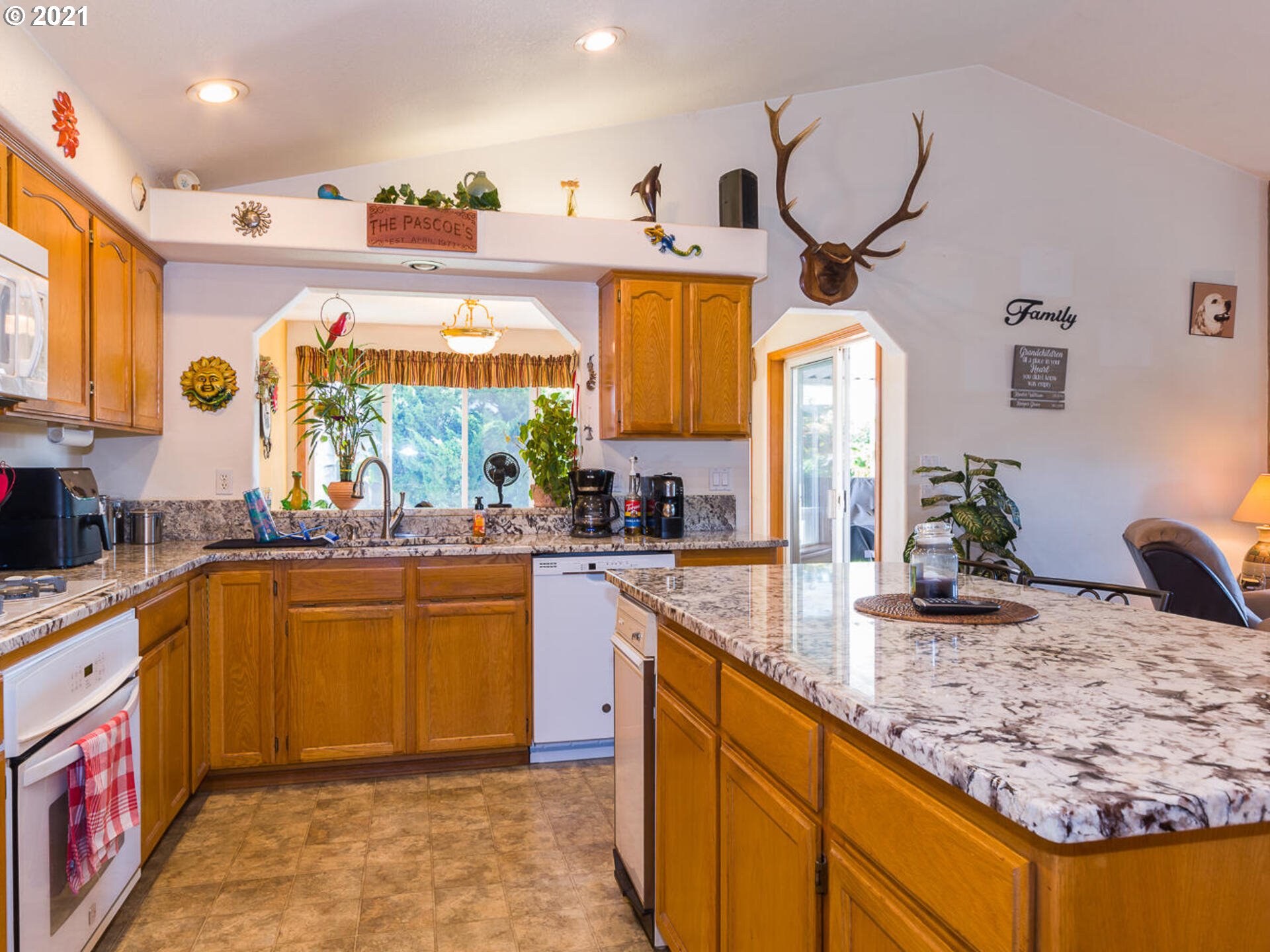 232 Southwest Gabbert Road Gresham, OR 97080 - Photo 12 of 32 Gallery Image 12