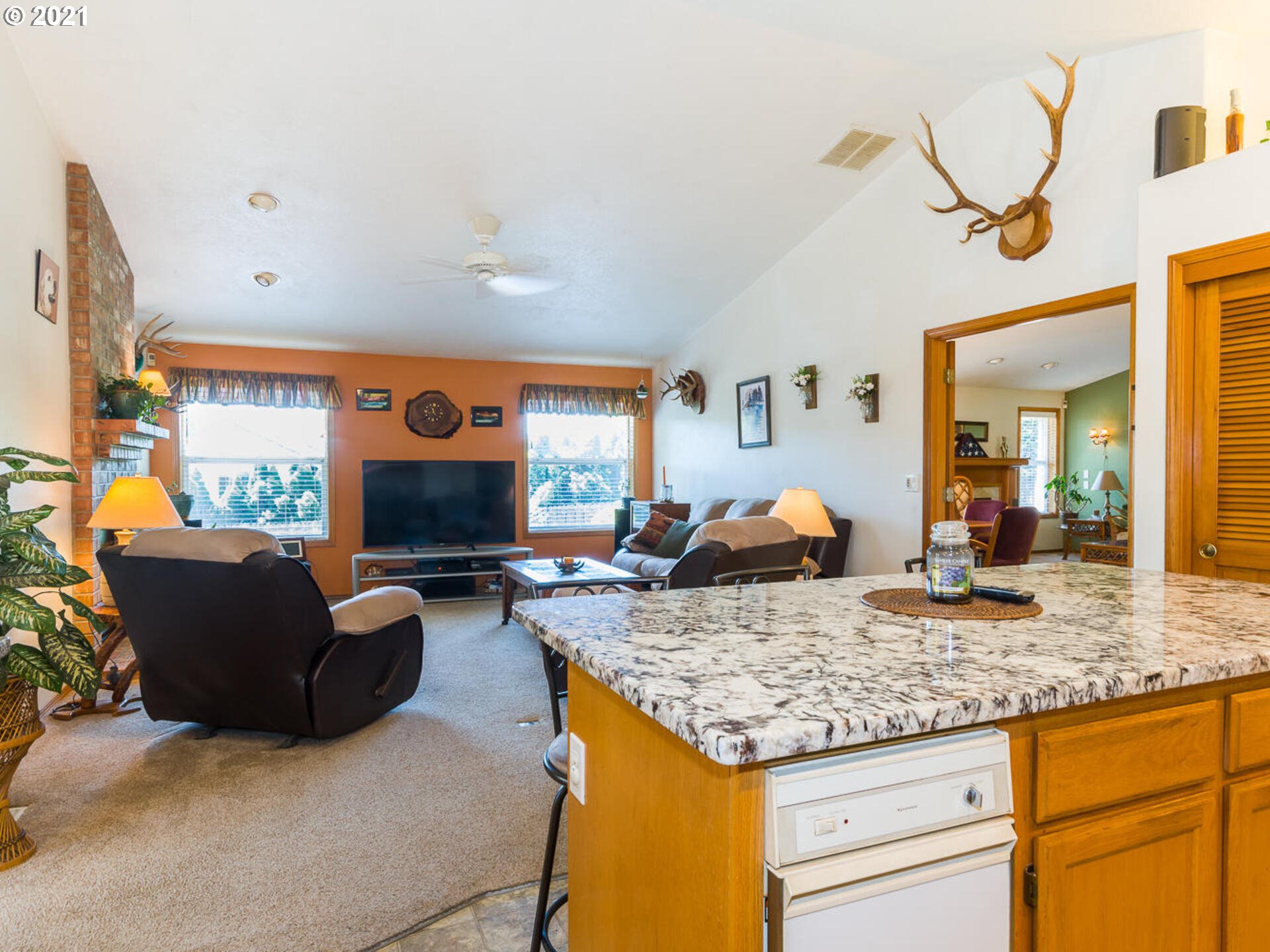 232 Southwest Gabbert Road Gresham, OR 97080 - Photo 13 of 32 Gallery Image 13