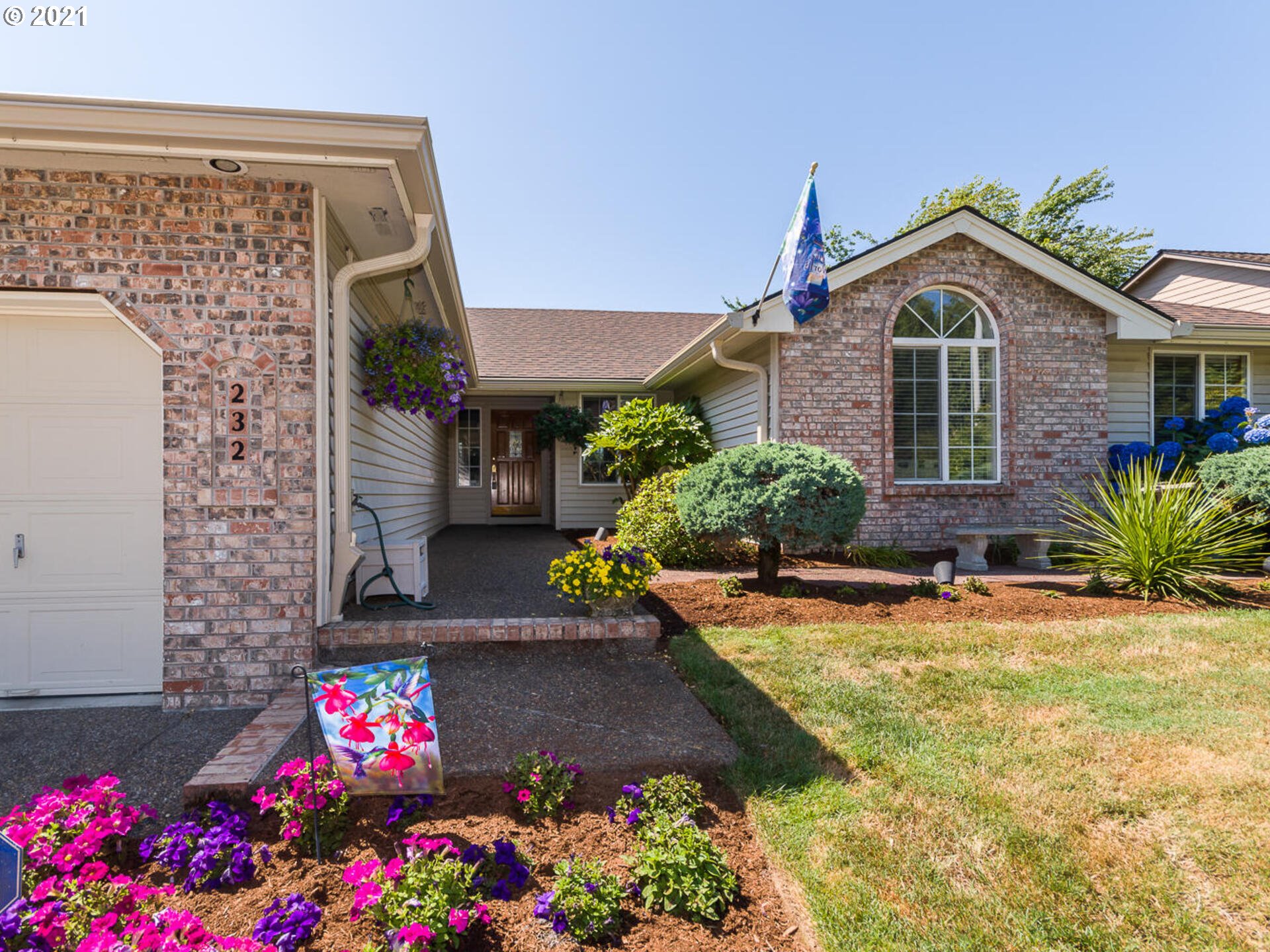 232 Southwest Gabbert Road Gresham, OR 97080 - Photo 3 of 32 Gallery Image 3