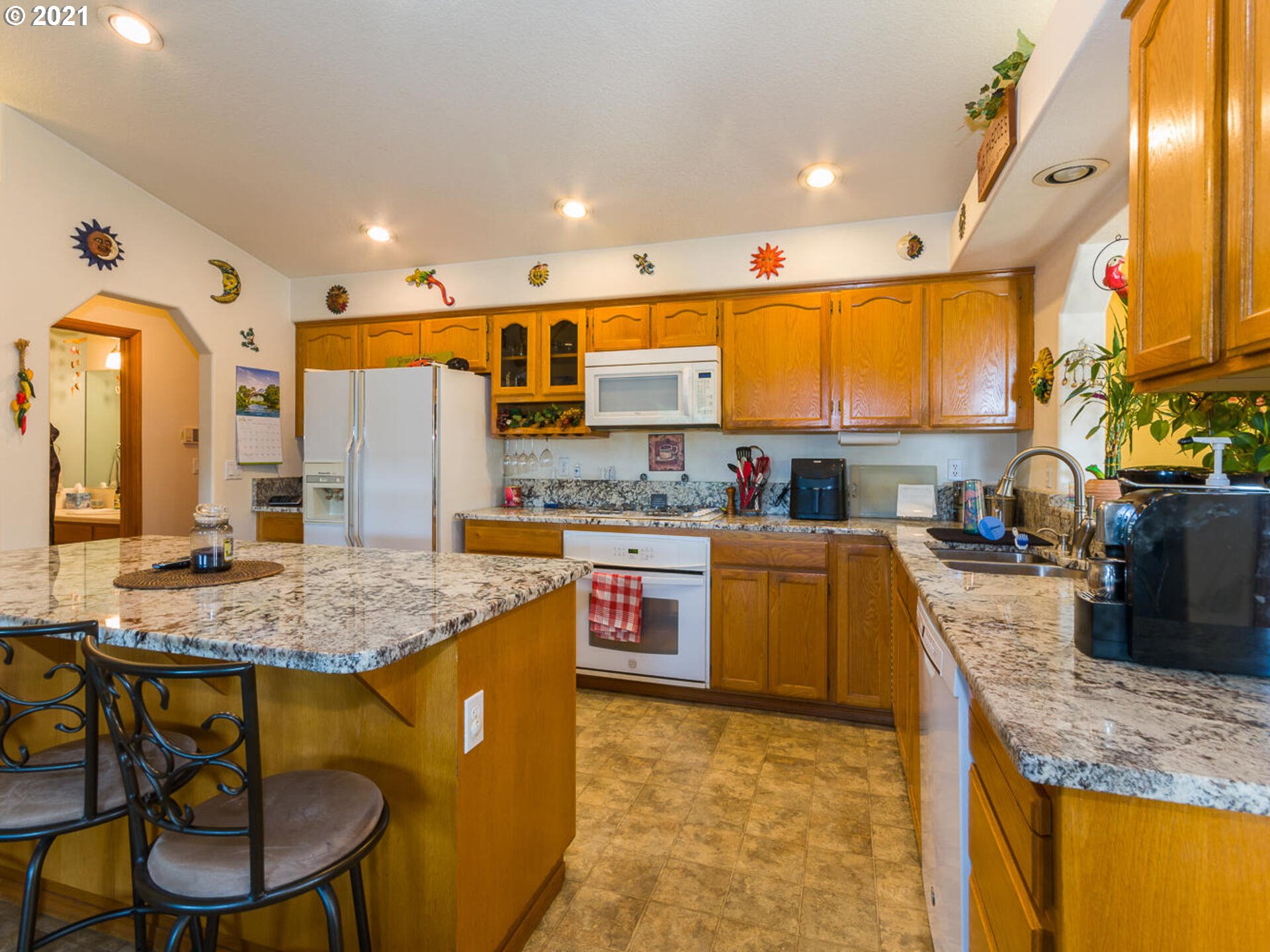 232 Southwest Gabbert Road Gresham, OR 97080 - Photo 10 of 32 Gallery Image 10
