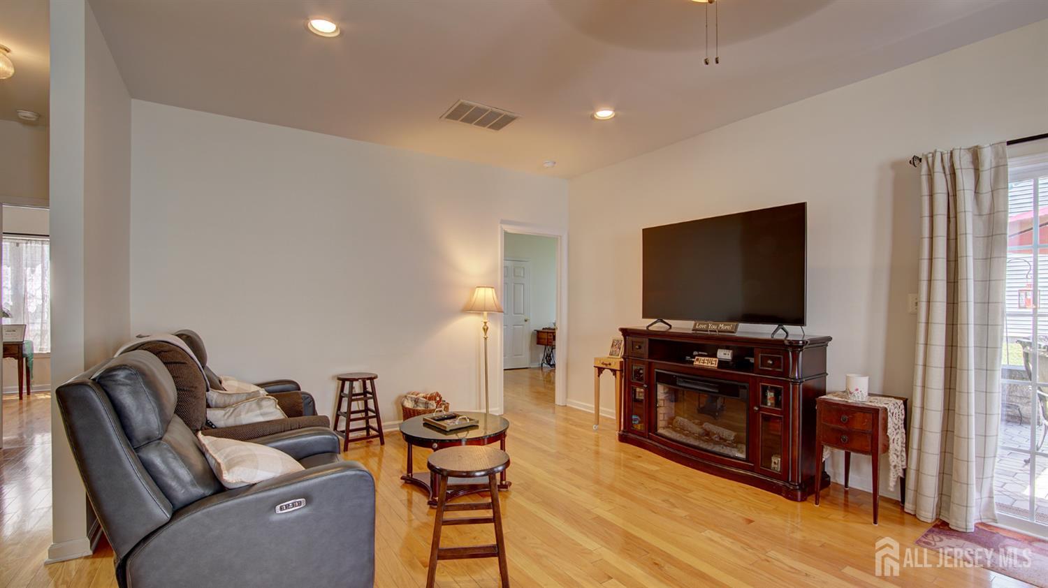 13 High Street Helmetta, NJ 08828 - Photo 17 of 42
