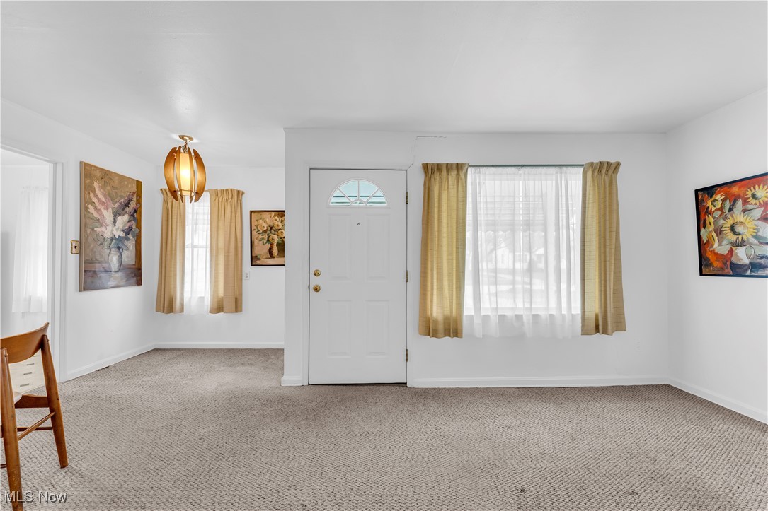 1214 Lander Road Cleveland, OH 44124 - Photo 5 of 19