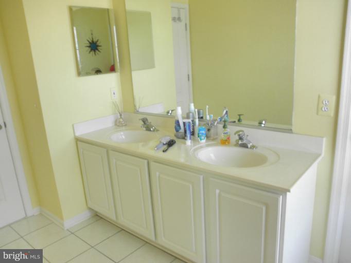 8108 Jacobs Field Road Rosedale, MD 21237 - Photo 18 of 26 Hall and 2nd BDRM connecting Bath