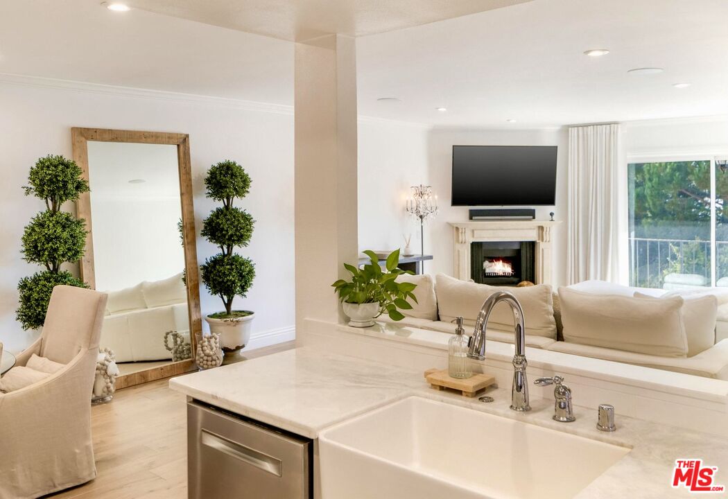 2385 Roscomare Road, Unit D3 Los Angeles, CA 90077 - Photo 9 of 30