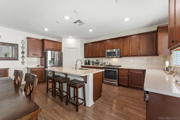 $969,000 | 1287 White Oak Court, El Cajon, CA 92020