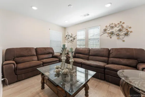 $969,000 | 1287 White Oak Court, El Cajon, CA 92020