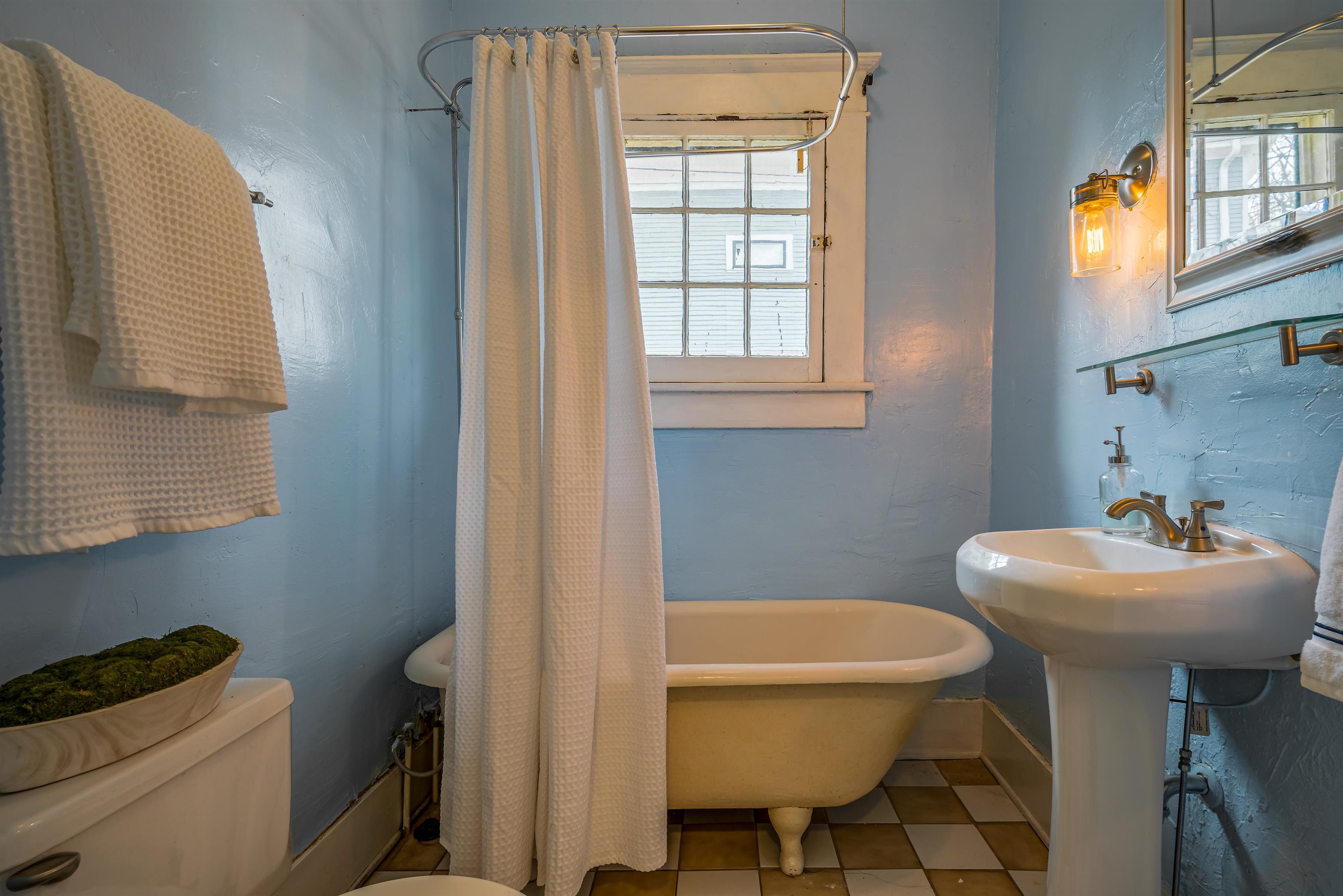 1997 Harbert Avenue Memphis, TN 38104 - Photo 13 of 23 a bathroom with a sink toilet and a mirror
