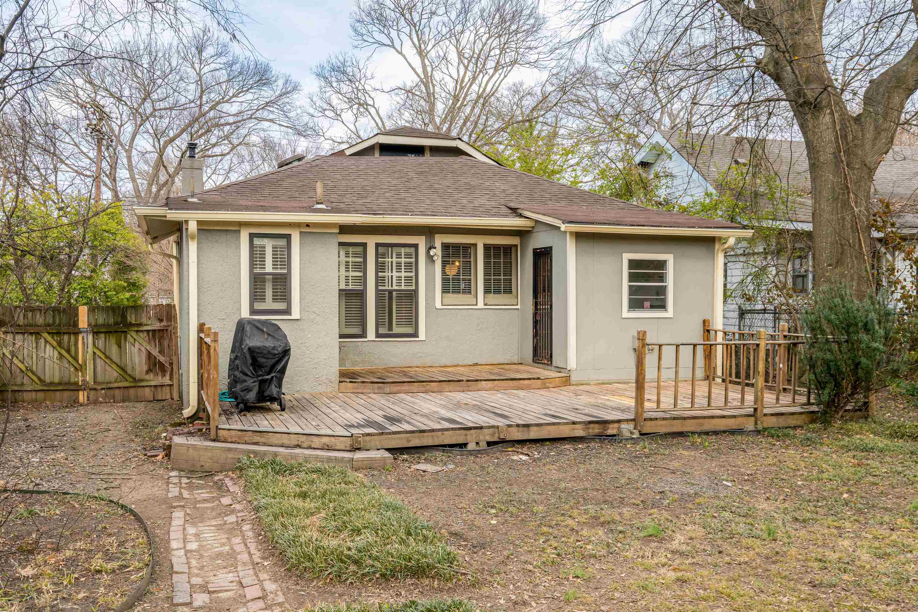1997 Harbert Avenue Memphis, TN 38104 - Photo 18 of 23 front view of a house with a yard