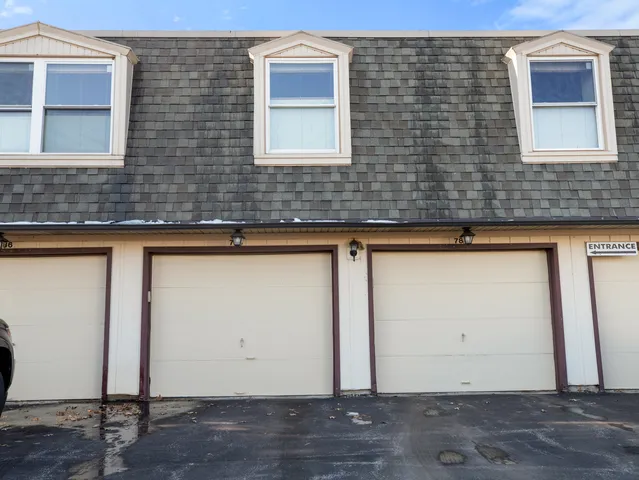 $299,999 | 786 Pahl Road, Elk Grove Village, IL 60007