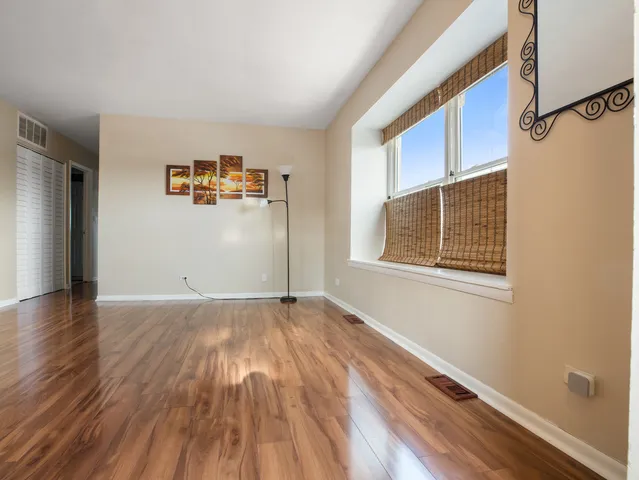 $299,999 | 786 Pahl Road, Elk Grove Village, IL 60007