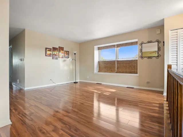 $299,999 | 786 Pahl Road, Elk Grove Village, IL 60007