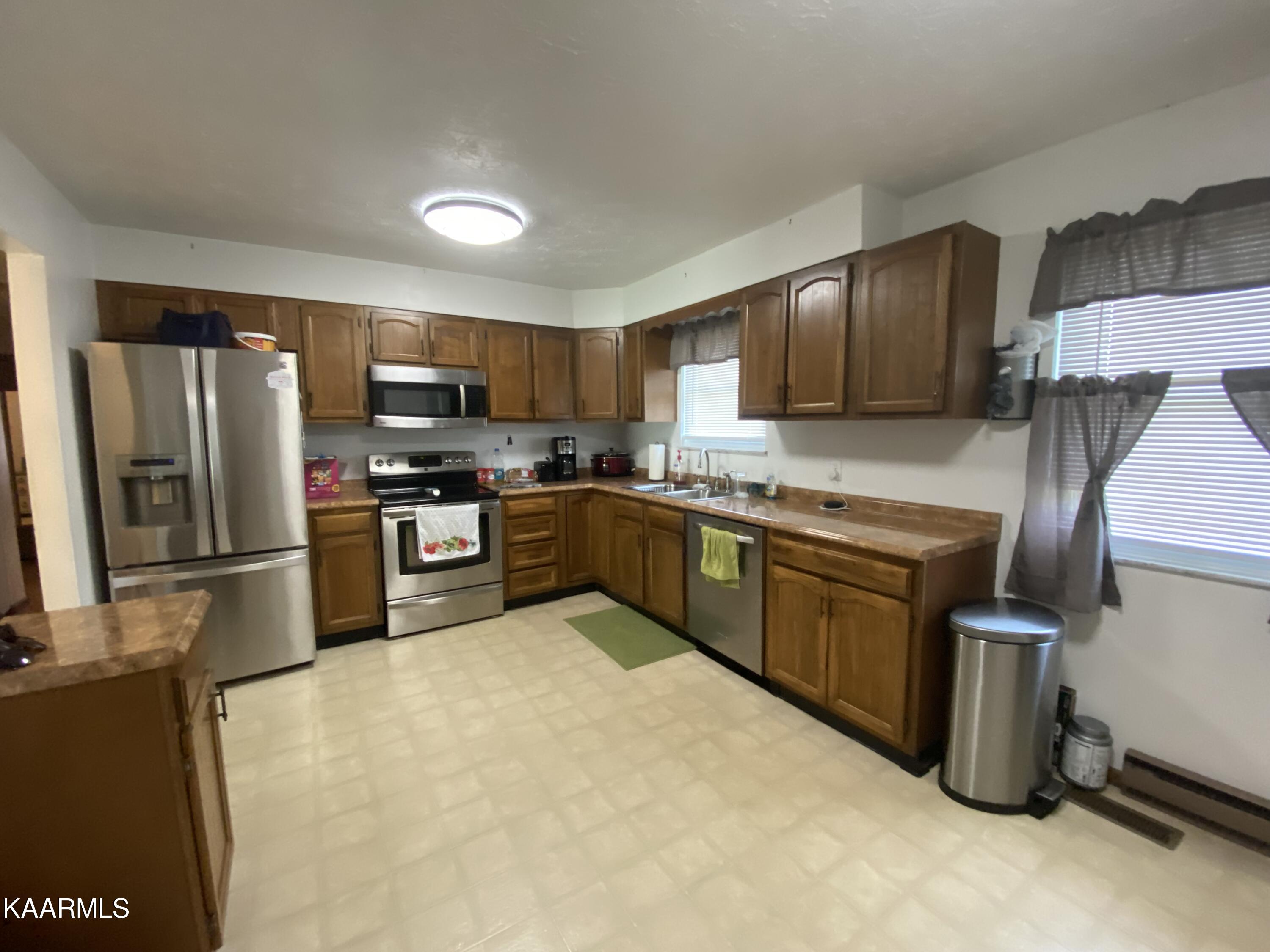 6002 Wilderness Road Ewing, VA 24248 - Photo 14 of 22 kitchen